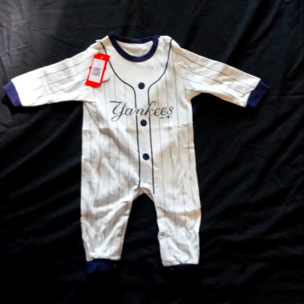 Yankes Onsie 9-12 months